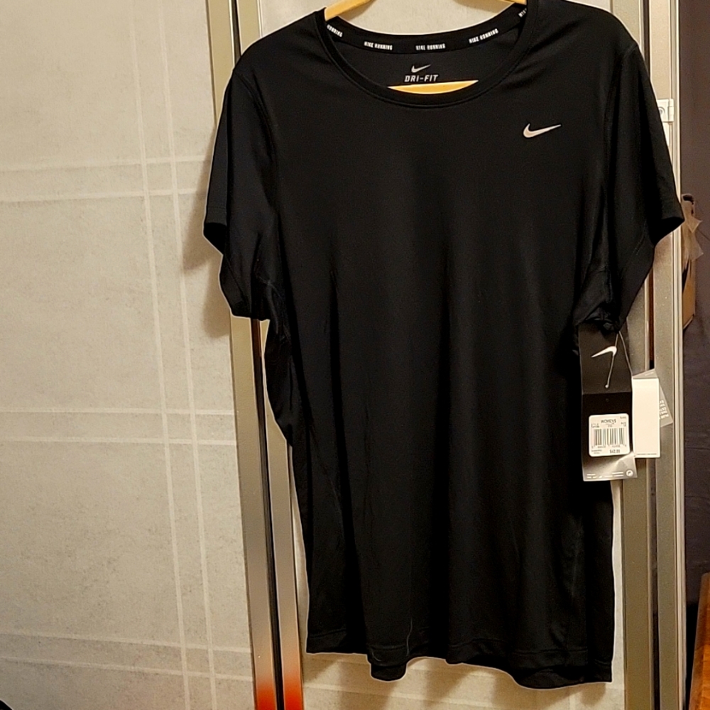 Nike workout top